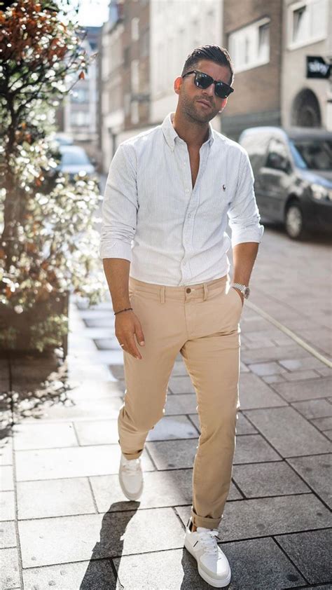 khaki chinos summer outfit men.